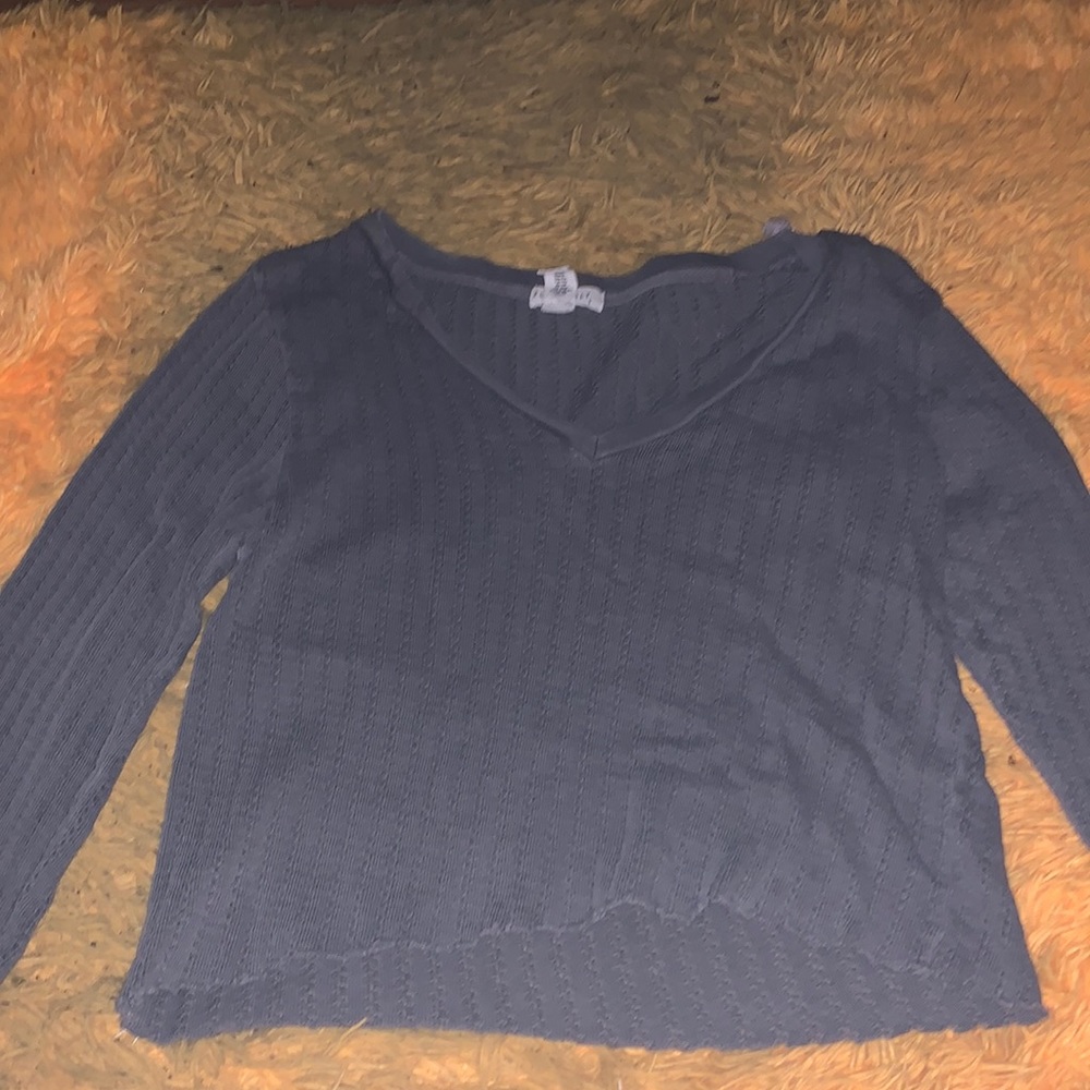 Grey cropped sweater. Size large / fits like medium. Literally brand new!
